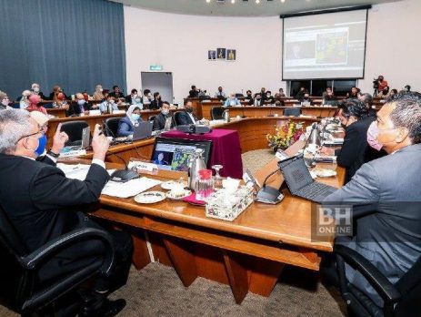 Menteri Sains, Teknologi dan Inovasi, Datuk Seri Dr Adham Baba (kiri) menghadiri Sesi Bersama Fraternity Smart Farming di Ibu Pejabat Agensi Angkasa Malaysia (MYSA) - Foto NSTP/Fariz Iswadi Ismail.